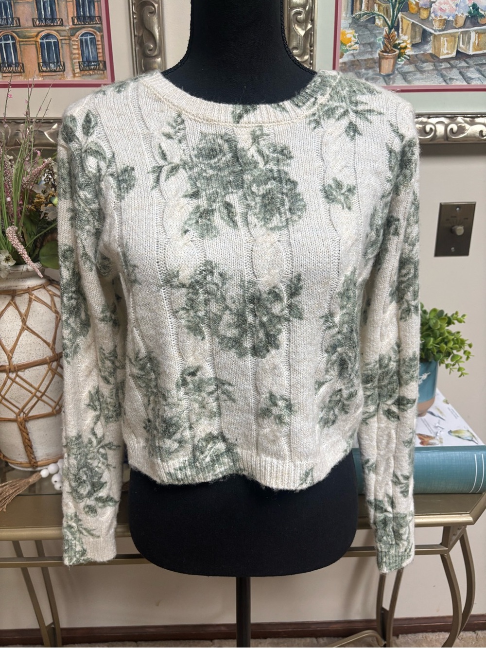 Francesca's Collections Ivory & Cream Floral Cable  Knit Cropped Sweater Size M